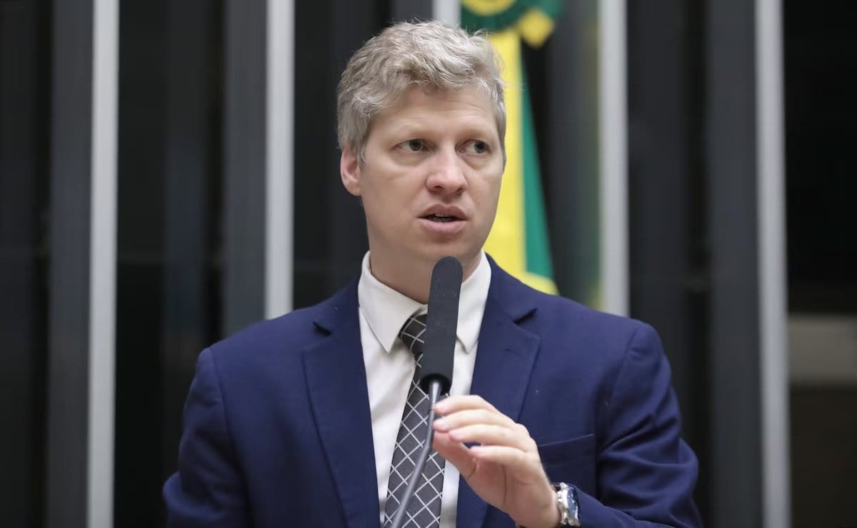 Senador eleito apresenta pedido de impeachment contra ministro Zanin, do Supremo