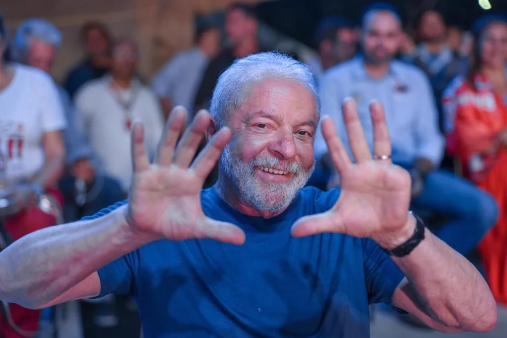 Lula é tetra e comemora com saudáveis 4 dedos uma vitória histórica, por José Natal