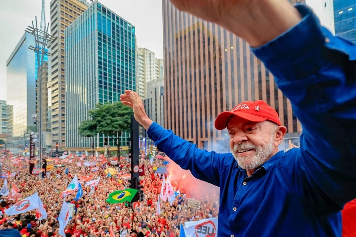 Lula vira o jogo contra Flávio Bolsonaro e conquista novo mandato