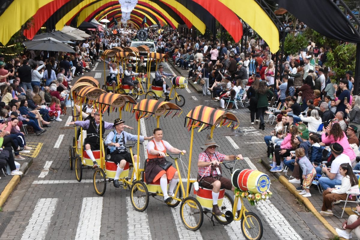 FOTOS: Primeiros dias da 41ª Oktoberfest unem cultura, alegria e tradição