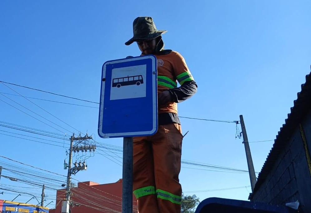 Suzano supera mil placas de trânsito instaladas nas vias urbanas
