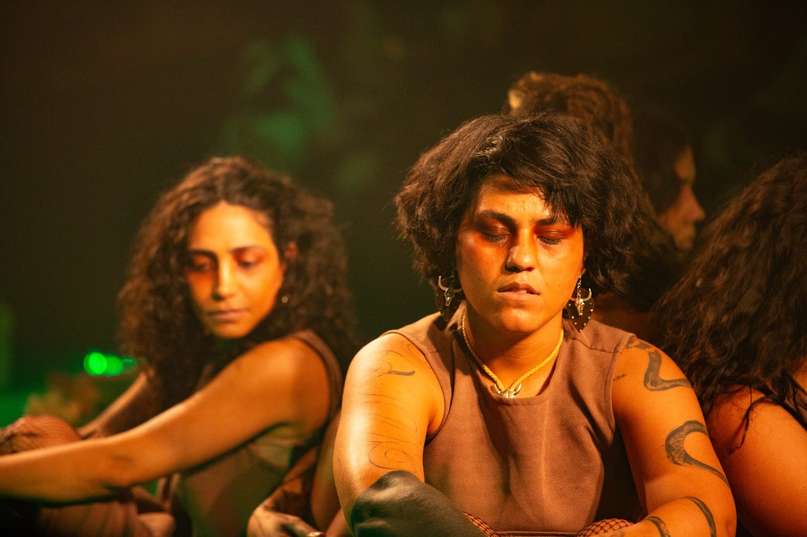 Cia de Teatro Sala 3 apresenta último ato da trilogia sobre as relações entre o agronegócio e a cultura brasileira