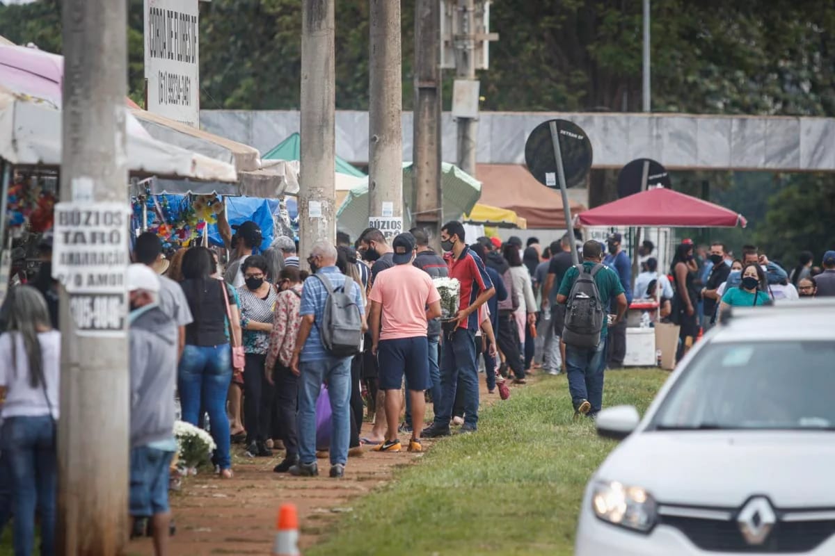 Dia de Finados: GDF abre edital para ambulantes em cemitério na Asa Sul