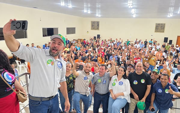 Prefeito de Niquelândia apresenta Lineu Olímpio e José Nelto a servidores