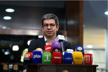 Randolfe Rodrigues diz que governo quer levar PEC do fim da 6×1 ao plenário do Senado hoje