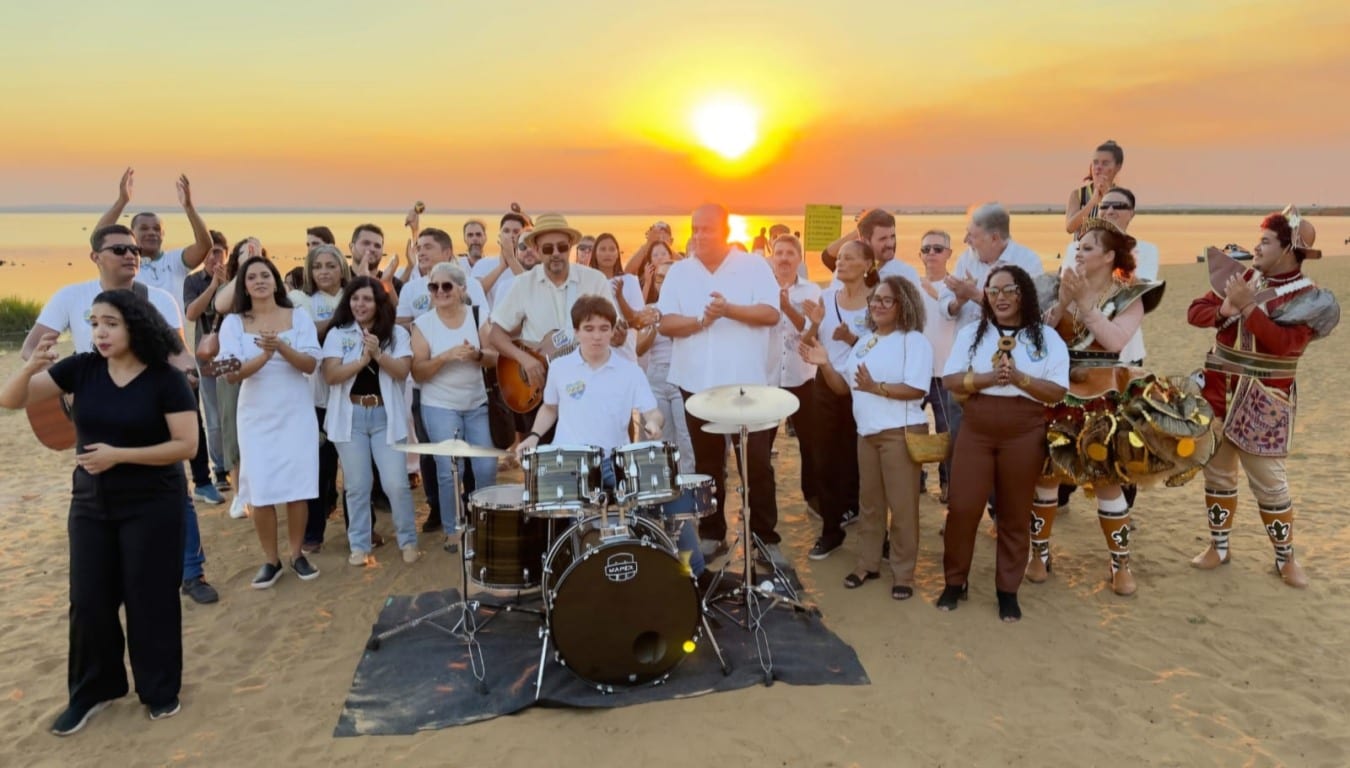 Eduardo Gomes recebe clipe-homenagem de artistas em Palmas