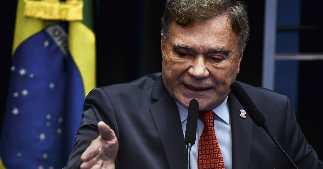 Álvaro Dias desiste de candidatura ao Senado após apoio do MDB