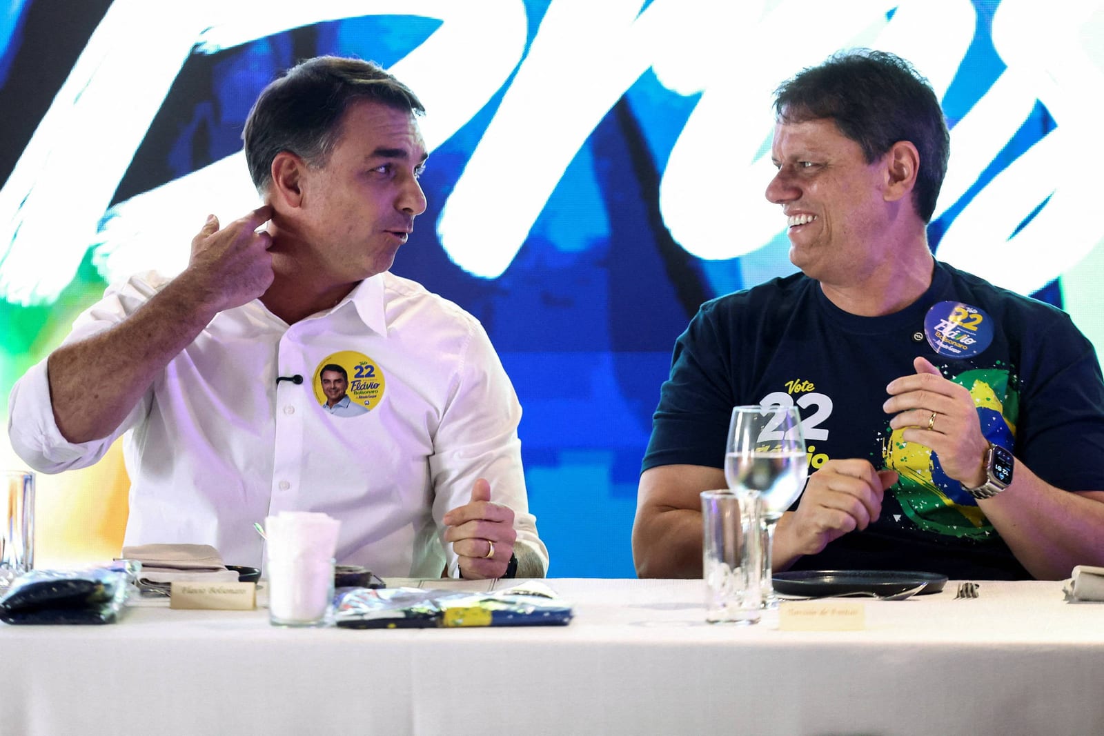 Tarcísio orientou Flávio a falar sobre obras paradas e aumentar tom indignado