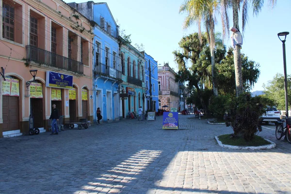 Prefeitura de Paranaguá e Copel planejam ações para retirar fiação irregular no Centro Histórico