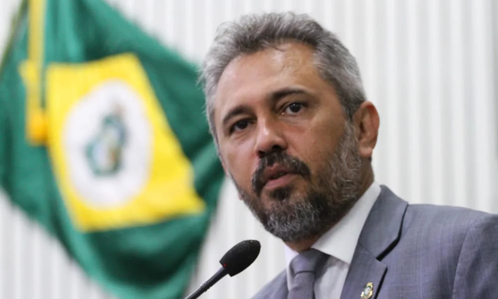 Elmano de Freitas (PT) tenta reeleição ao governo do Ceará