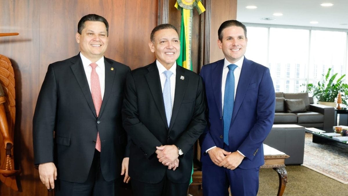 Alcolumbre e Motta se reúnem com Nunes Marques no TSE