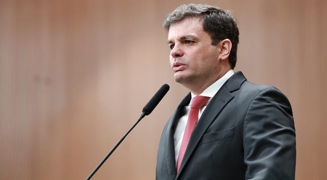 Com licença de Bruno Peixoto, Issy Quinan assume a presidência da Alego