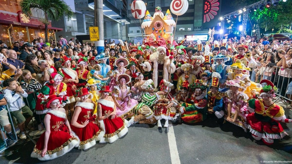 Com desfile maior e GPS do Papai Noel, Natal de Balneário Camboriú começa em 11 de novembro