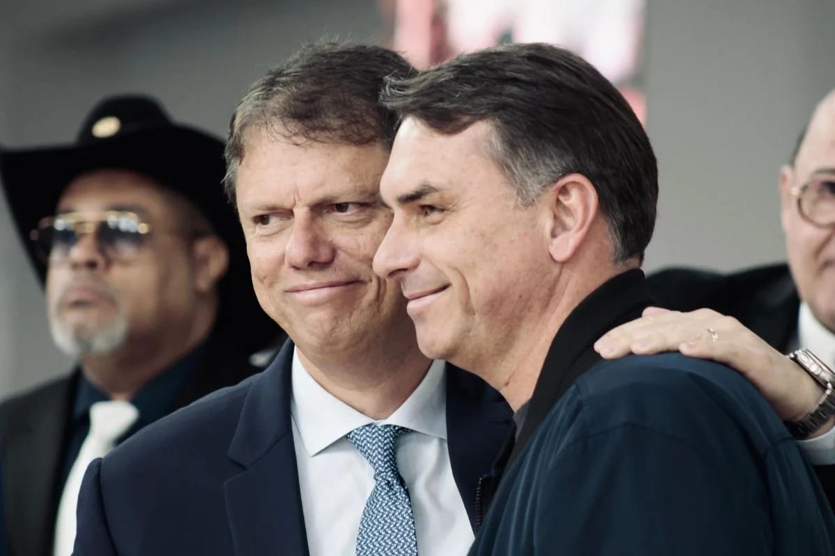Tarcísio lidera engajamento pró‑Flávio entre governadores