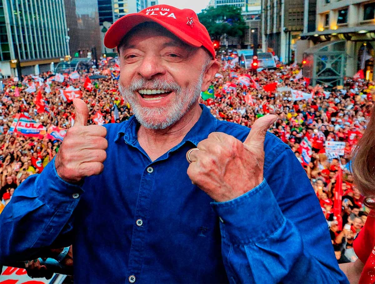 Lula vence Flávio Bolsonaro em virada histórica e é reeleito para o quarto mandato