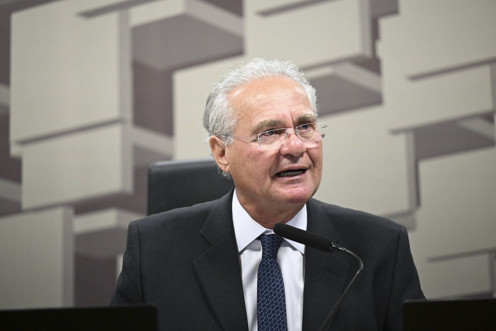 Renan, Ciro e Randolfe perdem eleição e deixam o Senado