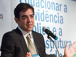 Bruno Dantas renuncia ao cargo de ministro do TCU
