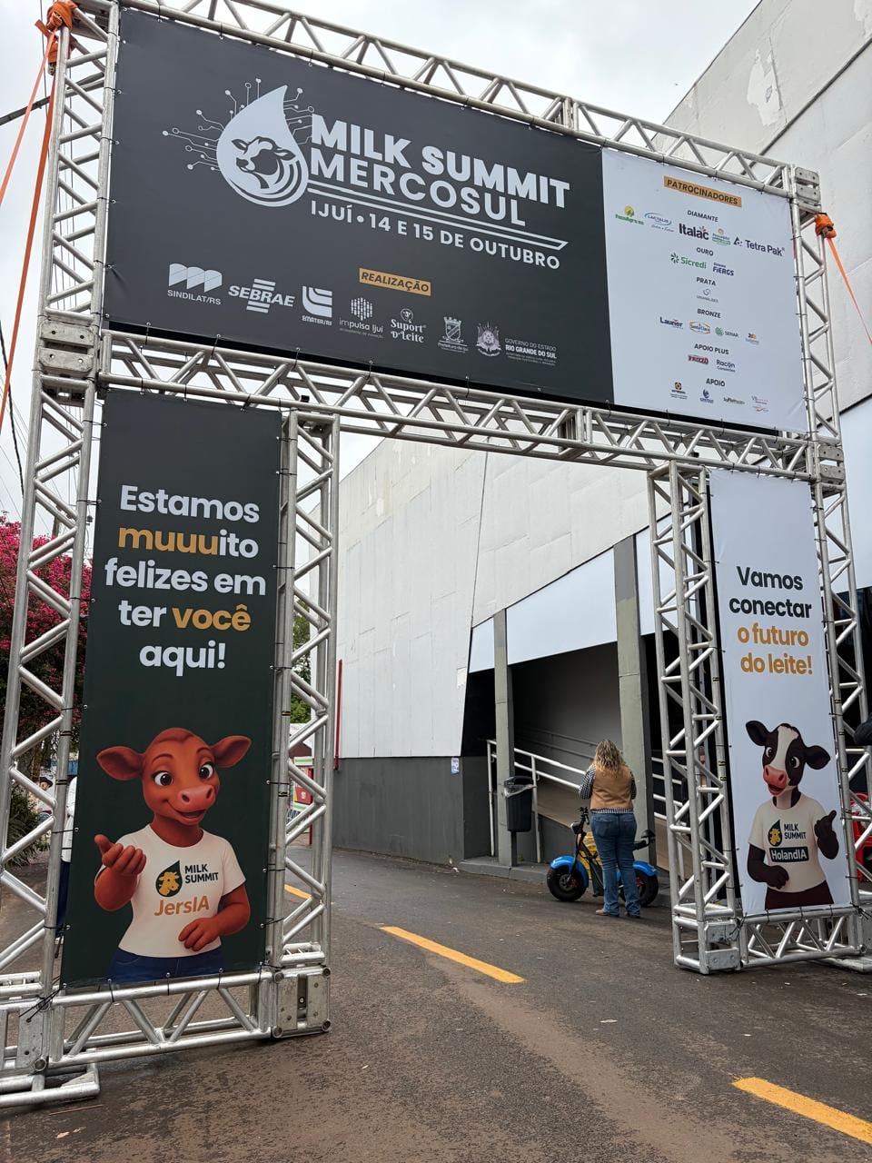 Milk Summit Mercosul inicia com debates sobre a cadeia produtiva do leite