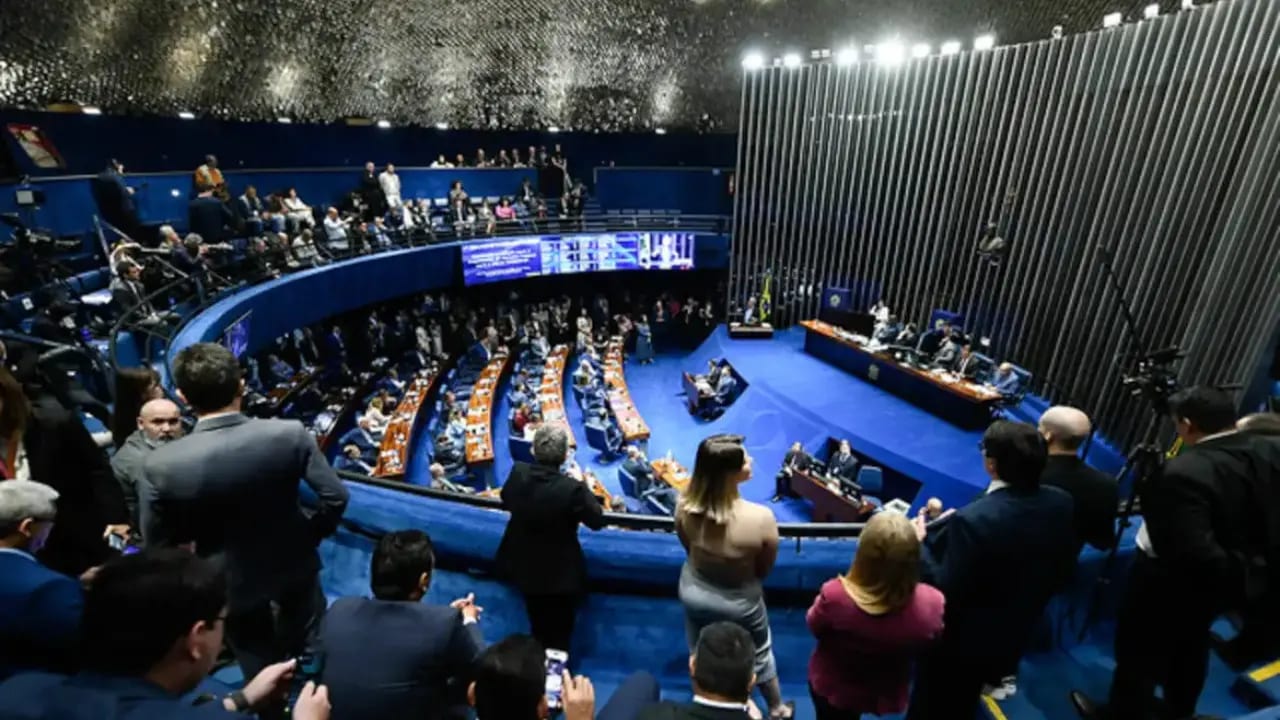 Senado aprova fim da escala 6×1 por 75 votos a 1 sem redução de salário