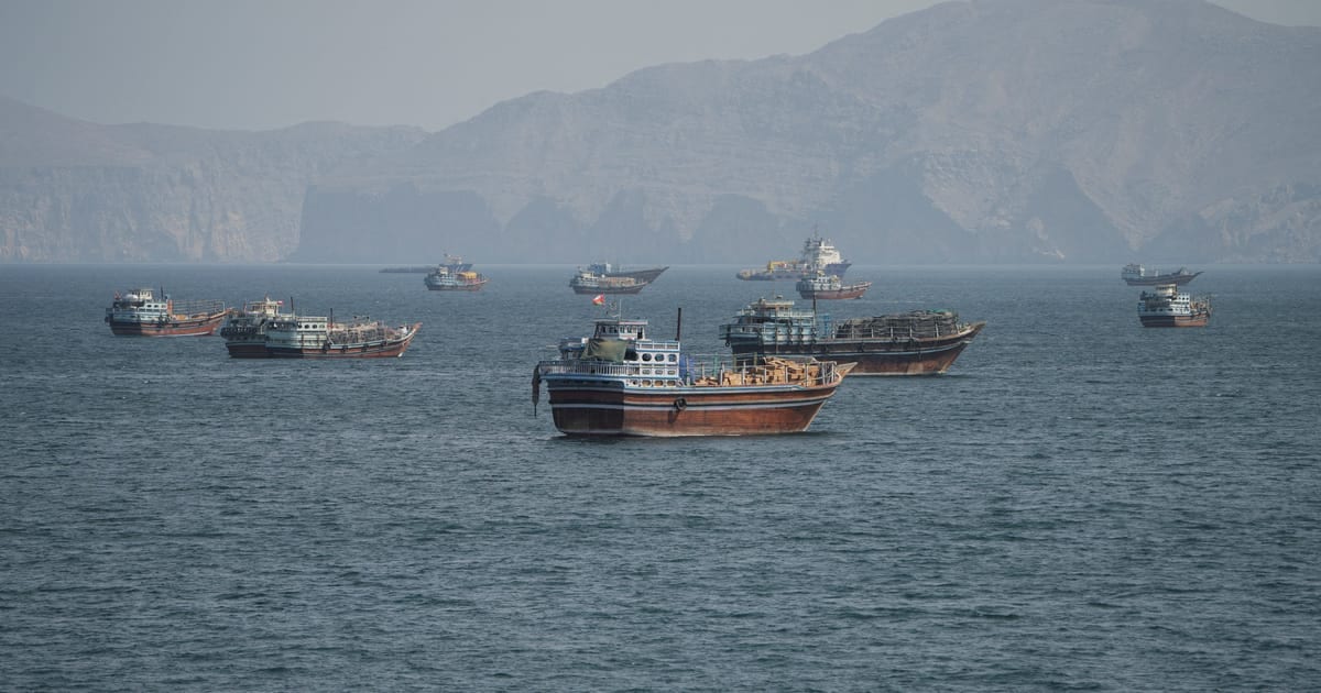 Petróleo fecha estável com alta de exportações e riscos no Oriente Médio