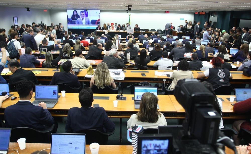 Governo consegue apoio para aprovar fim da escala da 6×1; votação acontece nesta quarta
