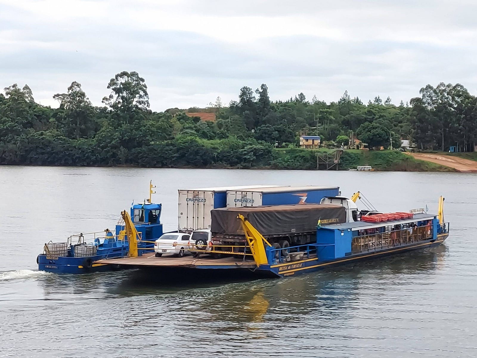 Travessias de balsa entre Brasil e Argentina são retomadas na região