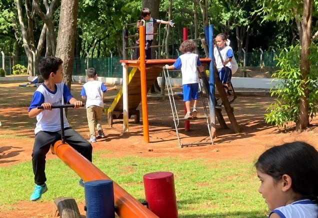 Parceria entre Turismo e Educação leva alunos para atividade na Cidade da Criança