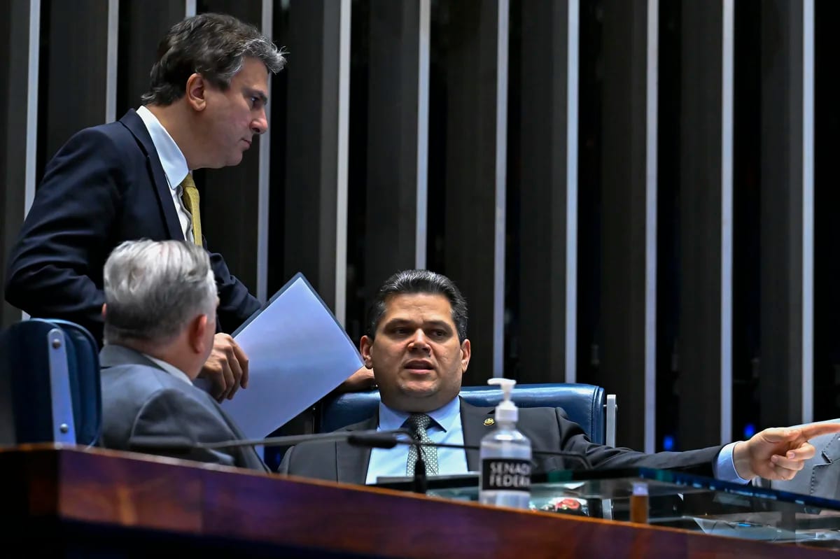 Alcolumbre salva Lula de desgaste por emenda da oposição que reduz a maioridade penal