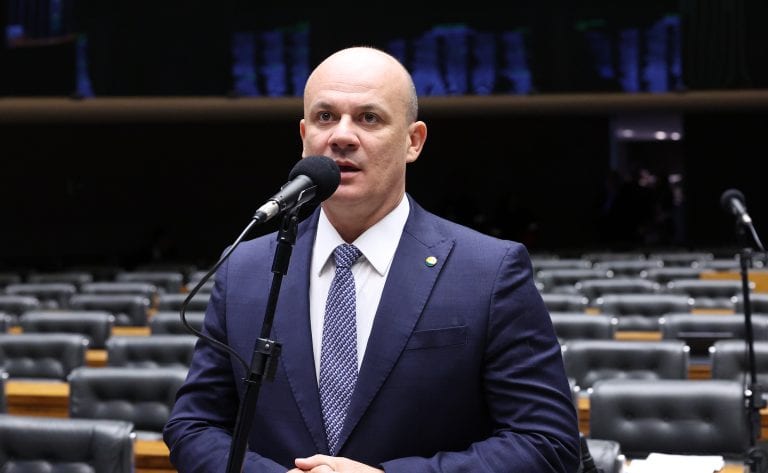 PL 1931/26 define stalking e inclui condutas digitais no Código Penal