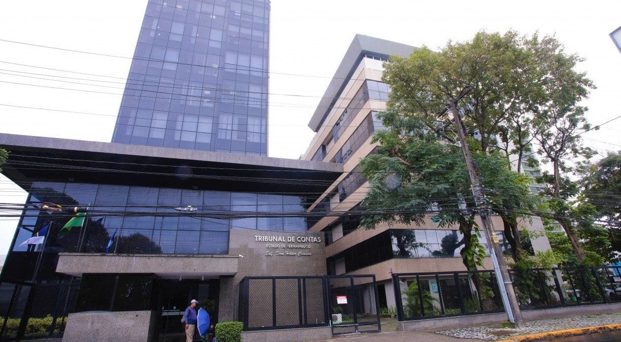 TCE-PE determina nomeação de 464 professores da rede estadual