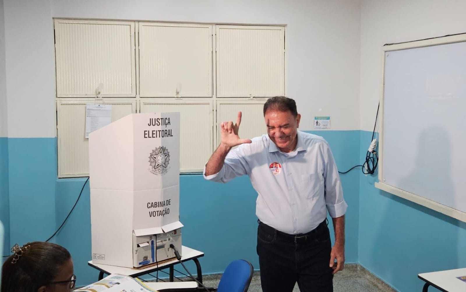 Luis Cesar Bueno (PT) votou em Goiânia neste domingo (4)