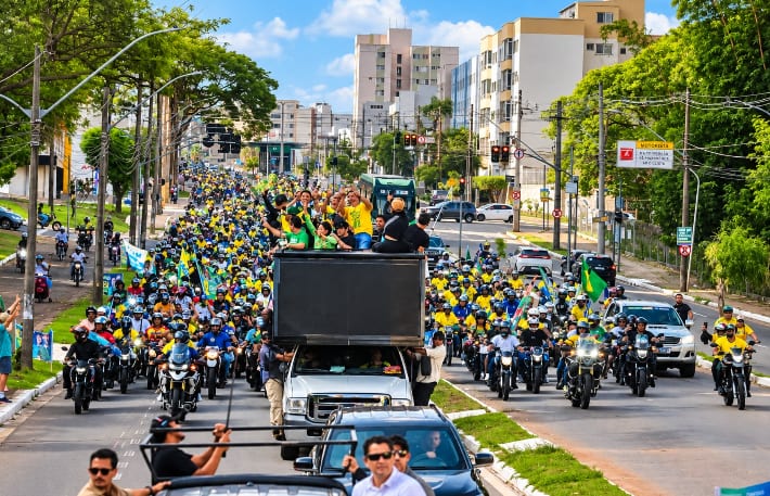 Flávio Bolsonaro liderou motocarreata em Goiânia com mais de 3 mil motos