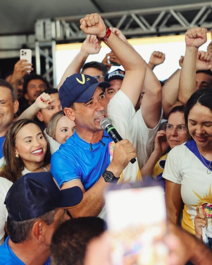 Em discurso da vitória, governador eleito destaca força da caminhada coletiva e agradece à família e aos aliados