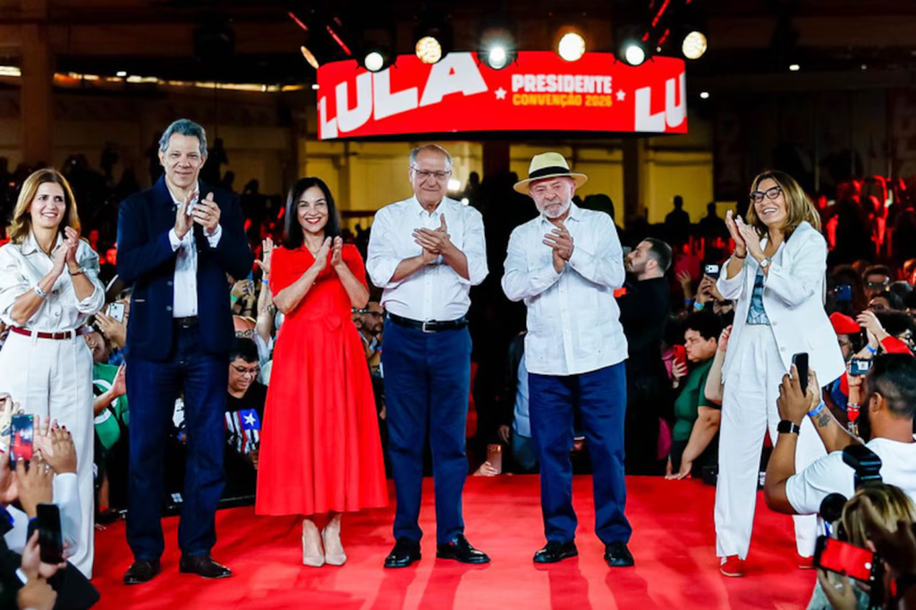 PT confirma candidatura de Lula, que busca a Presidência pela sétima vez