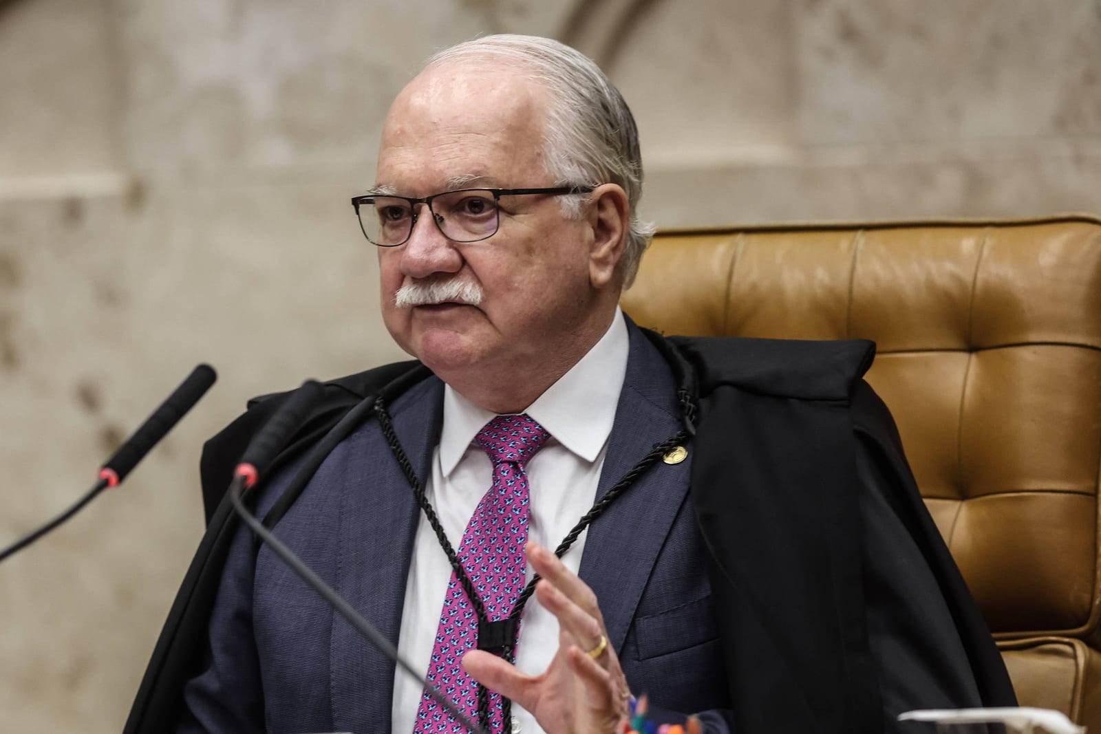 Fachin suspende sessão do STF sobre relatório que cita André Mendonça