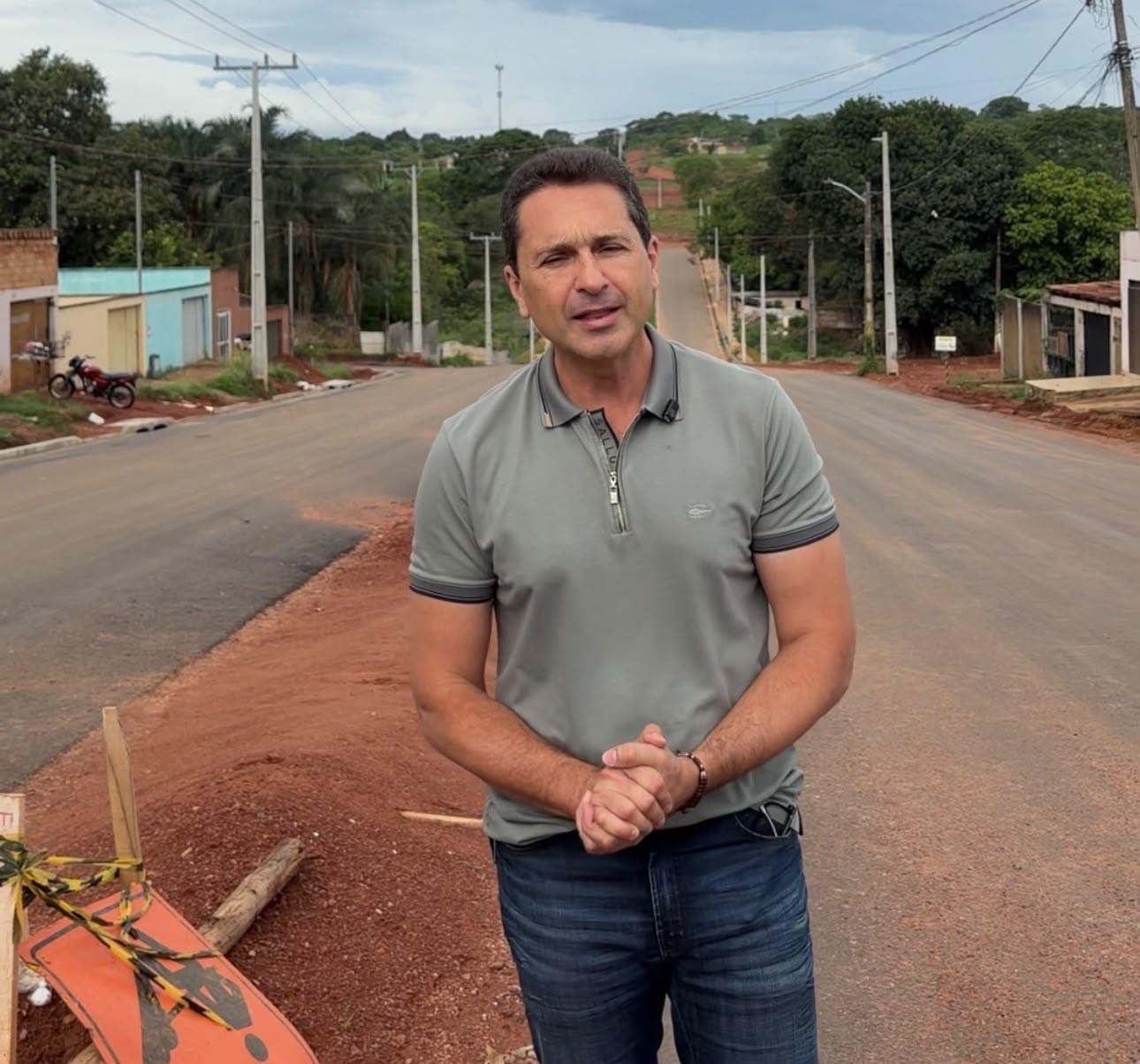 Prefeito Vilela vistoria obras de infraestrutura, meio ambiente e saúde em Aparecida