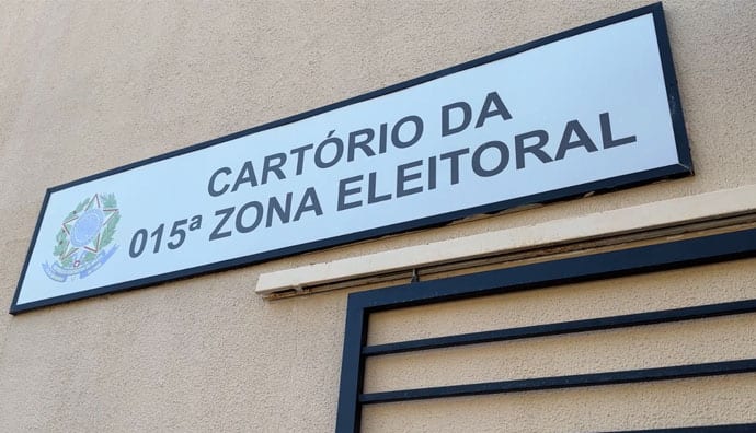 Duas urnas são substituídas e eleitora é levada à Delegacia por filmar o voto em Assis