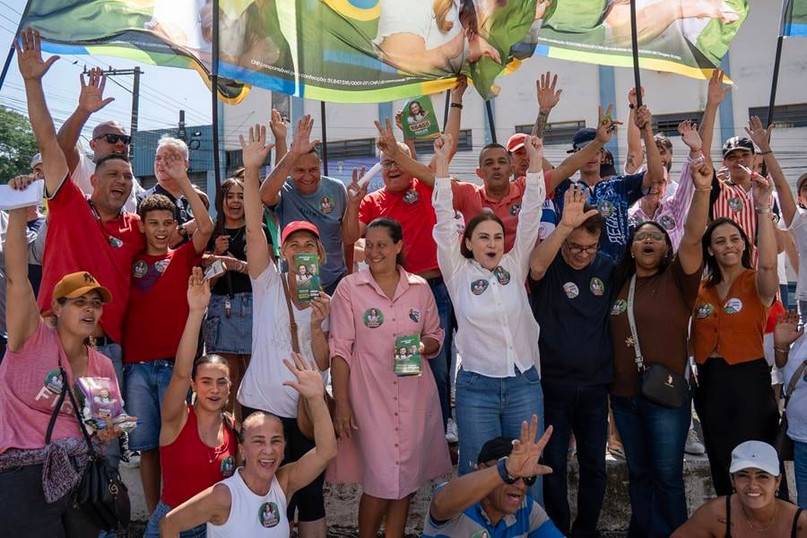 Analice faz caminhada em Taboão da Serra a uma semana do primeiro turno