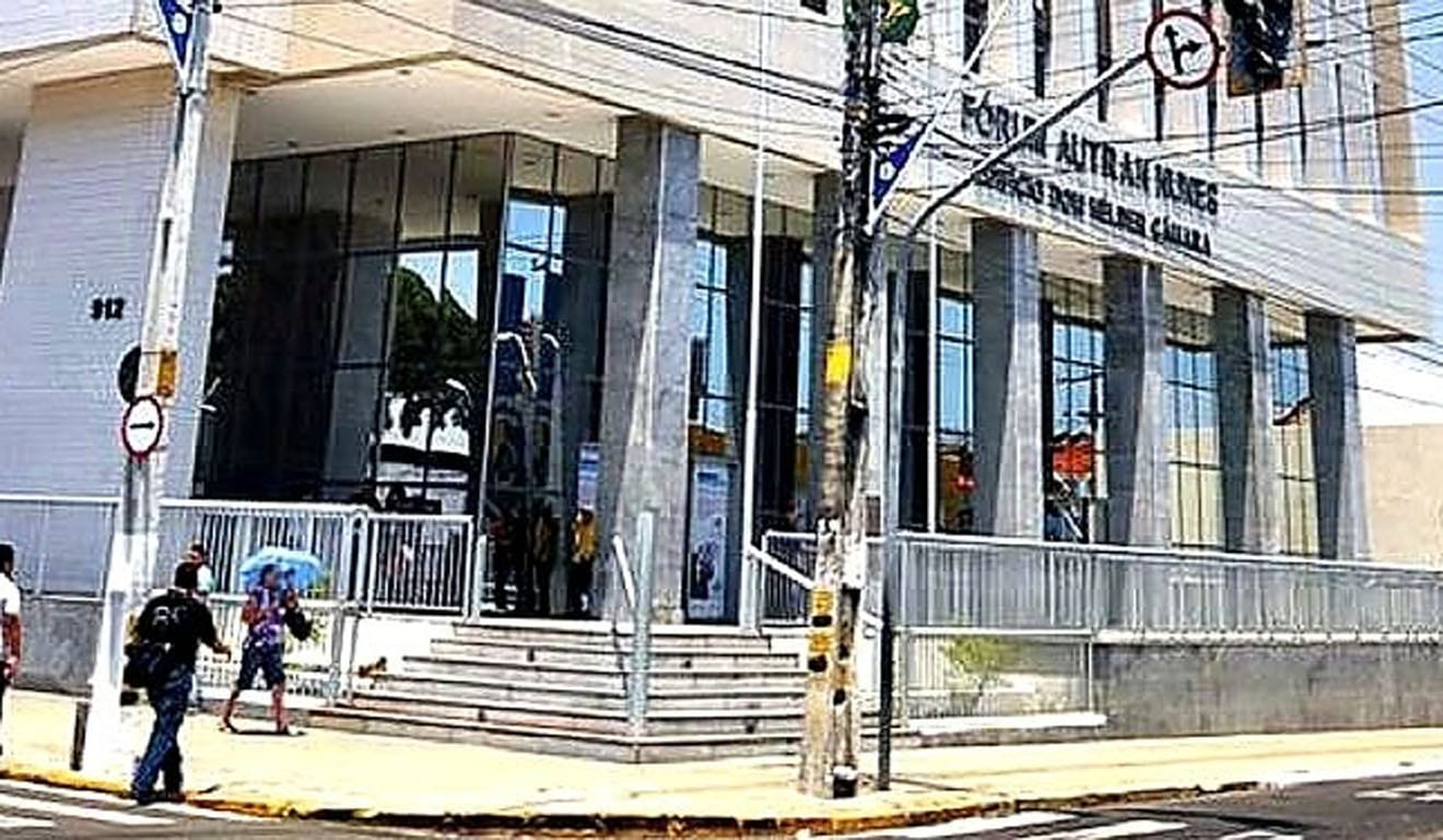 Juíza manda empresa readmitir 22 funcionários demitidos após Lula ser reeleito