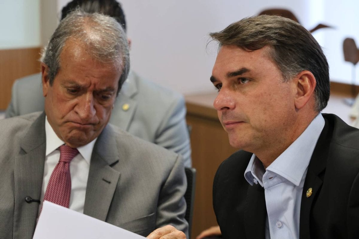 “Ninguém aprova”, diz Valdemar sobre situação de Flávio; nem Bolsonaro sabia da fuga