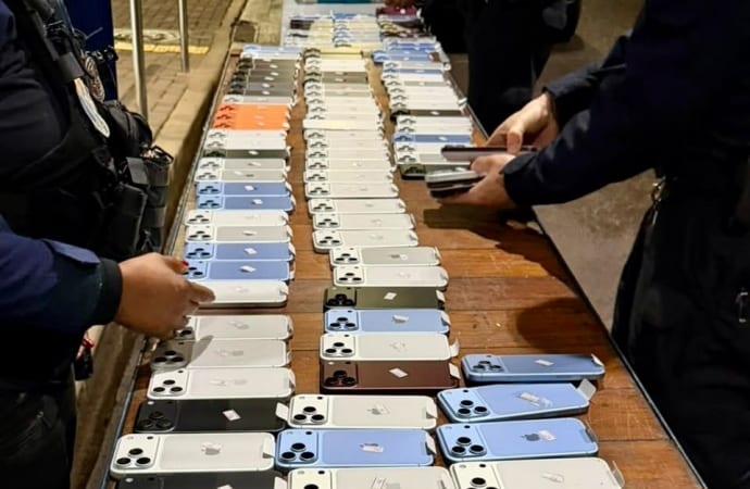 Receita Federal apreende 126 aparelhos celulares em fiscalização na BR-277