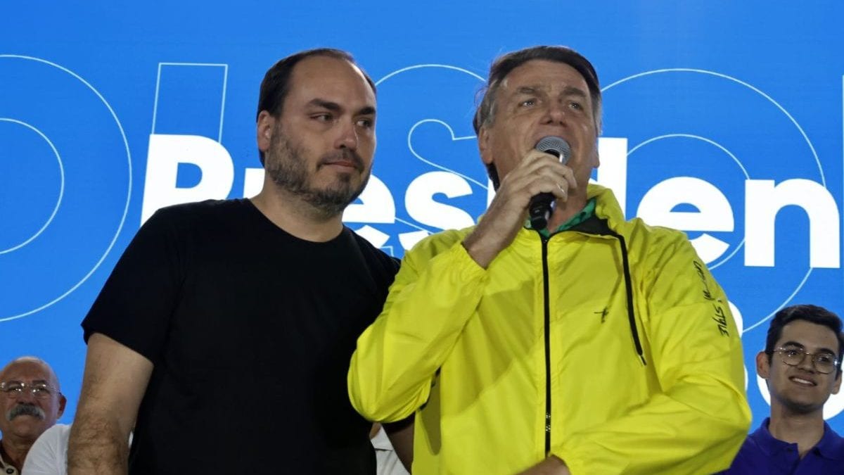 ‘O velho tá bem’: Carlos visita Jair Bolsonaro, detalha estado de saúde e revela que pai está com ‘saudade de todo mundo