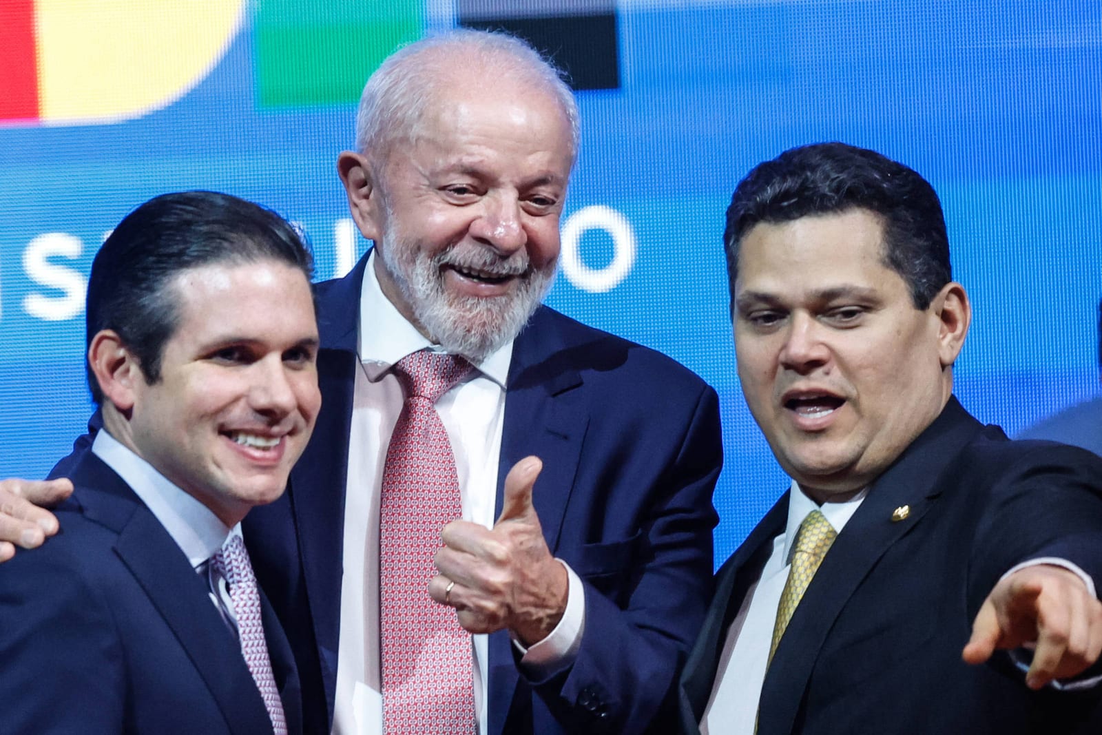 Lula negocia com o Centrão apoio a Motta e Alcolumbre após eleições