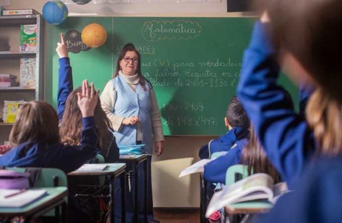 Estão abertas as inscrições para o processo seletivo da Prefeitura de Curitiba que vai contratar professores