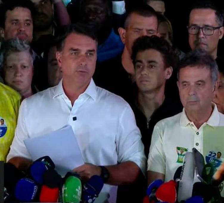 Flávio Bolsonaro diz que pedirá anulação da eleição