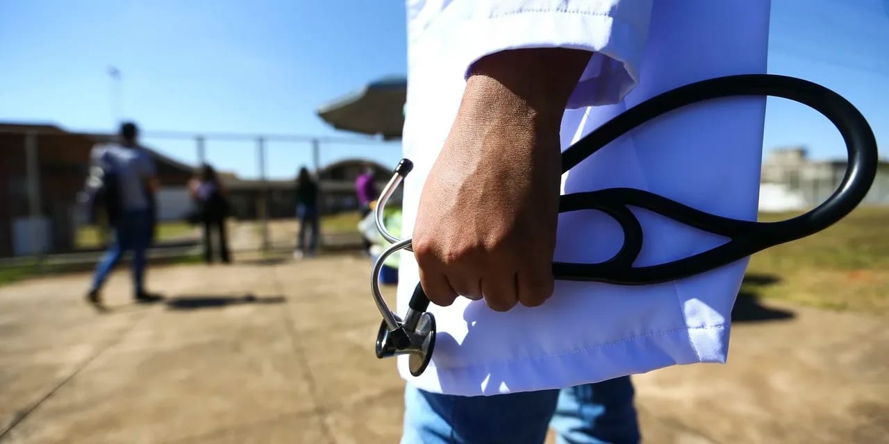 Congresso aprova Enamed como requisito para médicos