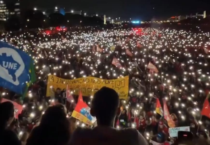 Multidão ocupa Brasília pela reeleição de Lula e fim da escala 6 x 1