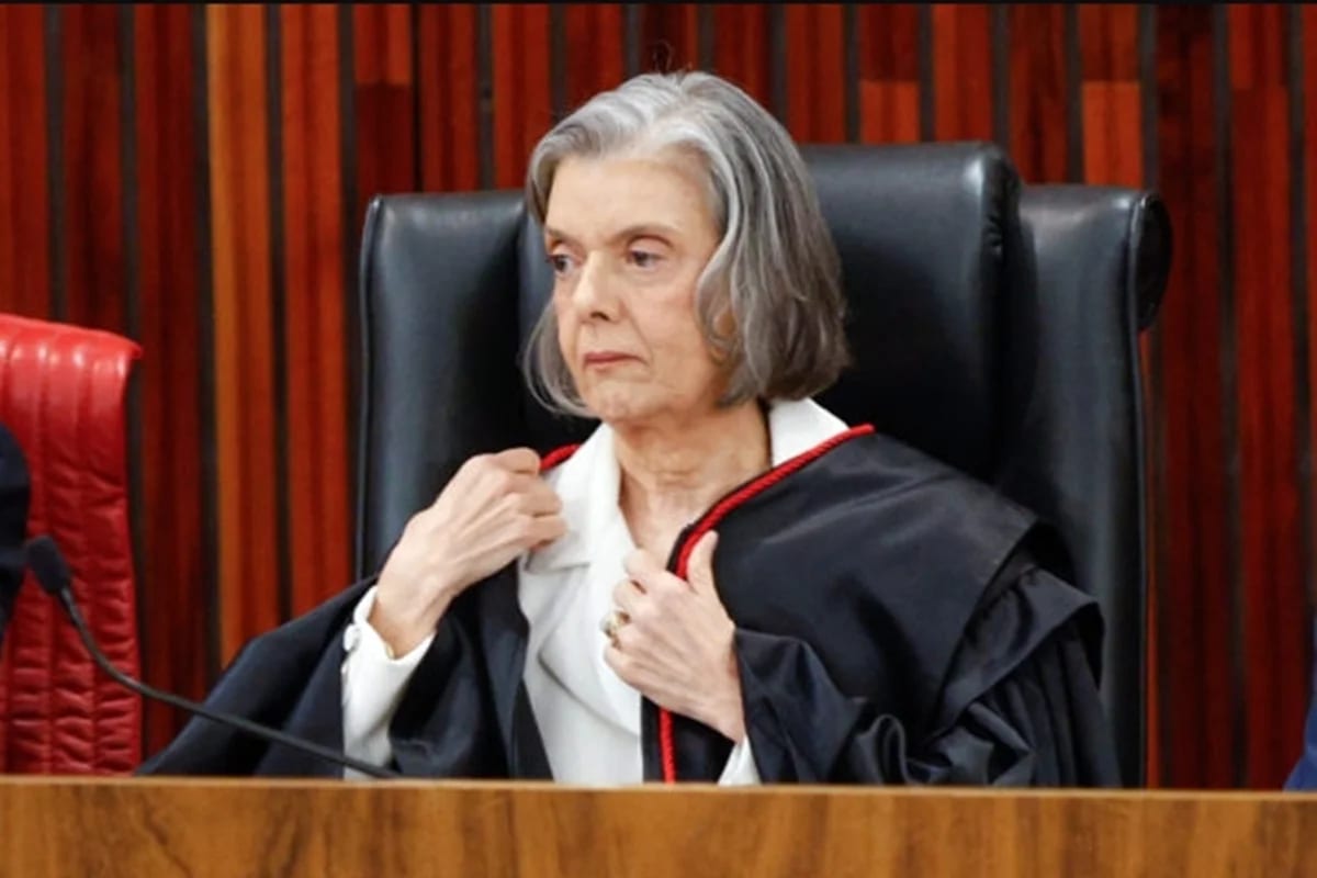 Cármen Lúcia pede desculpas por 'mal-estar cívico' provocado pelo STF