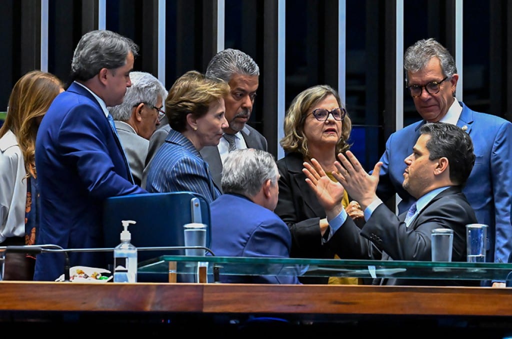 PEC do fim da escala 6×1 passa por 2ª sessão de discussão no Plenário