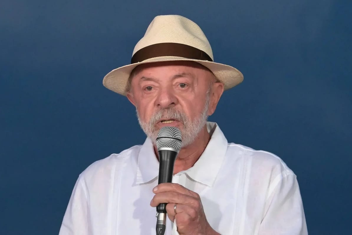 Lula comenta fuga de Flávio Bolsonaro do Brasil: ” Vergonhoso”